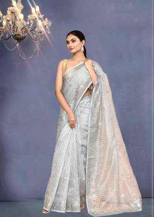 Look Pretty Wearing This Lovely Designer   Saree