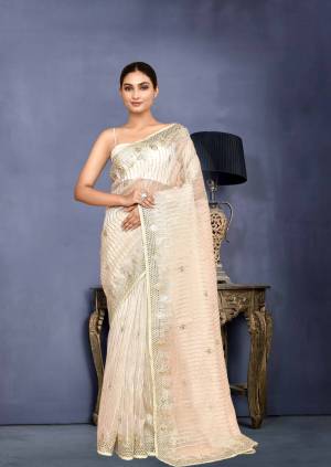 Look Pretty Wearing This Lovely Designer   Saree