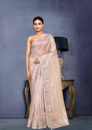 Look Pretty Wearing This Lovely Designer   Saree