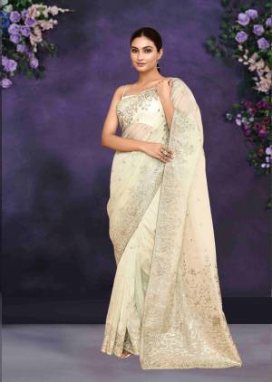 Look Pretty Wearing This Lovely Designer    Saree