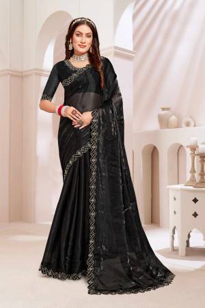 Look Pretty Wearing This Lovely Designer   Saree