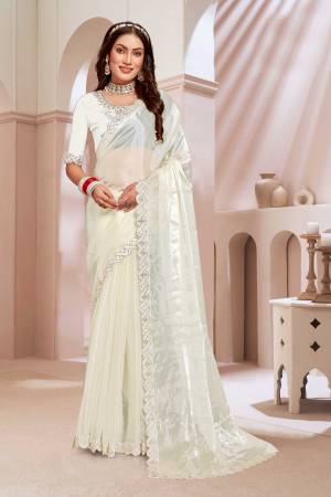 Look Pretty Wearing This Lovely Designer   Saree