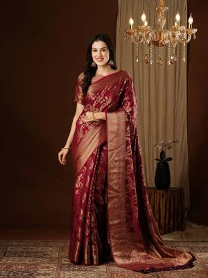 Look Pretty Wearing This Lovely Designer  Saree