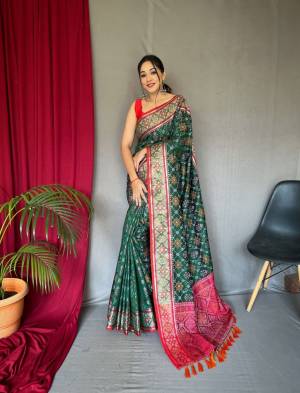 Look Pretty Wearing This Lovely Designer  Saree