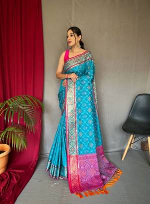 Look Pretty Wearing This Lovely Designer  Saree