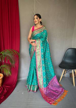 Look Pretty Wearing This Lovely Designer  Saree
