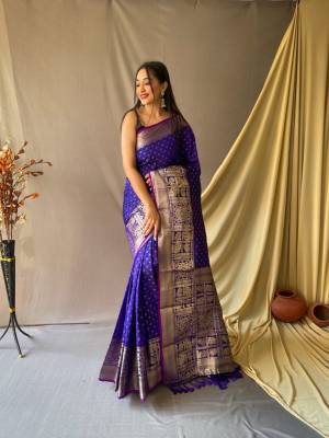 Look Pretty Wearing This Lovely Designer  Saree