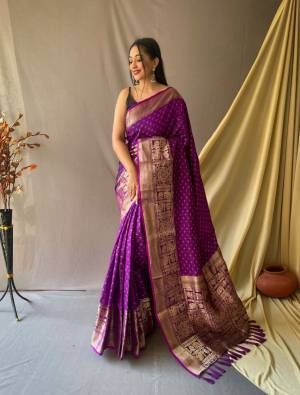 Look Pretty Wearing This Lovely Designer  Saree