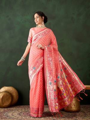 Look Pretty Wearing This Lovely Designer  Saree