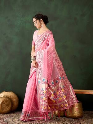 Look Pretty Wearing This Lovely Designer  Saree