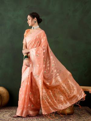 Look Pretty Wearing This Lovely Designer  Saree