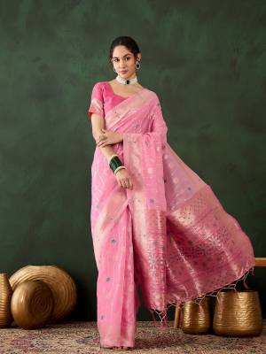 Look Pretty Wearing This Lovely Designer  Saree