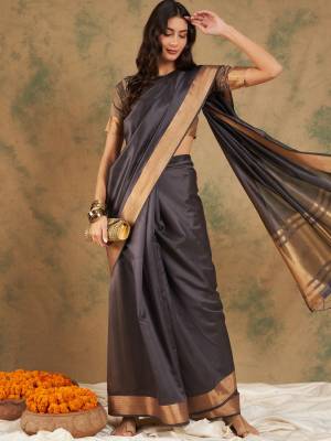 Look Pretty Wearing This Lovely Designer  Saree