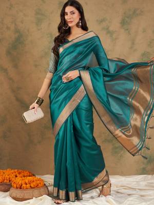 Look Pretty Wearing This Lovely Designer  Saree