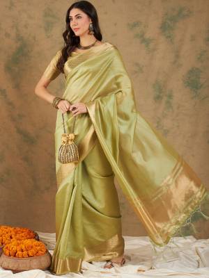 Look Pretty Wearing This Lovely Designer  Saree