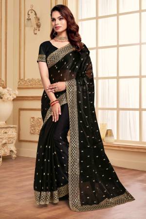 Look Pretty Wearing This Lovely Designer  Saree