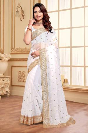 Look Pretty Wearing This Lovely Designer  Saree