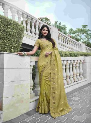 Look Pretty Wearing This Lovely Designer  Saree