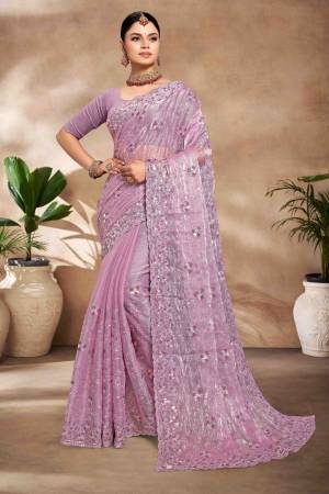 Look Pretty Wearing This Lovely Designer  Saree