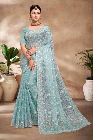 Look Pretty Wearing This Lovely Designer  Saree
