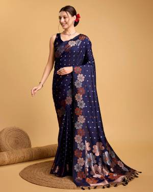 Look Pretty Wearing This Lovely Designer  Saree