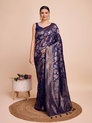 Look Pretty Wearing This Lovely Designer  Saree