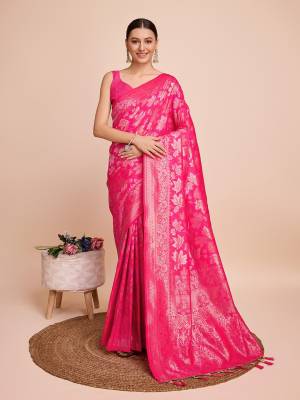 Look Pretty Wearing This Lovely Designer  Saree