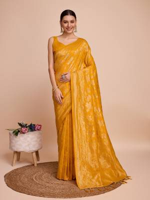 Look Pretty Wearing This Lovely Designer  Saree