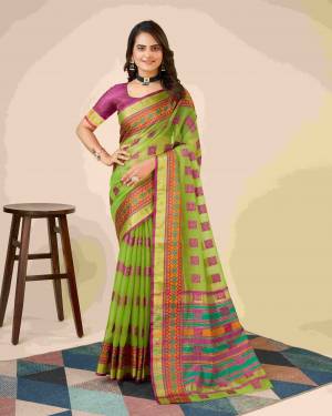 Look Pretty Wearing This Lovely Designer  Saree