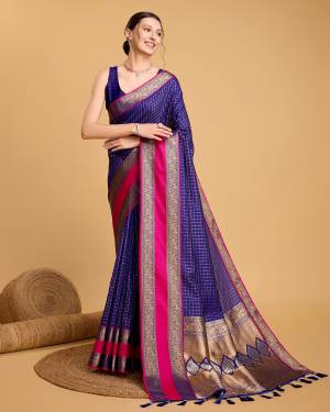 Look Pretty Wearing This Lovely Designer  Saree