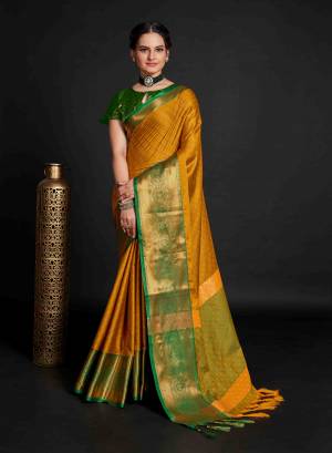 Look Pretty Wearing This Lovely Designer  Saree