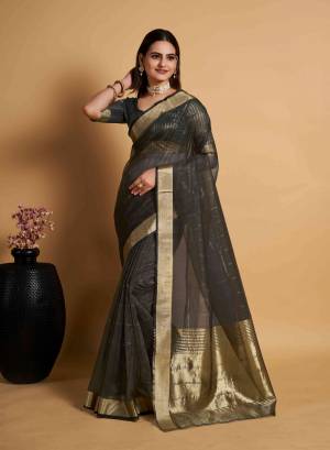 Look Pretty Wearing This Lovely Designer  Saree