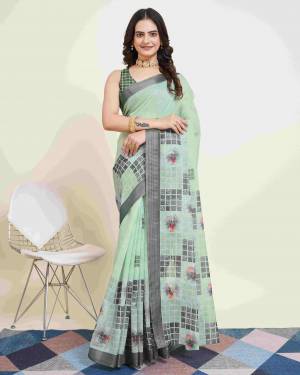 Look Pretty Wearing This Lovely Designer  Saree