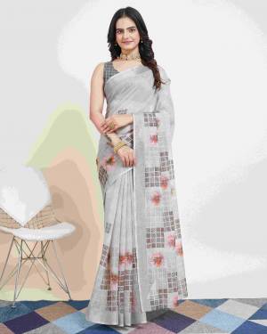 Look Pretty Wearing This Lovely Designer  Saree