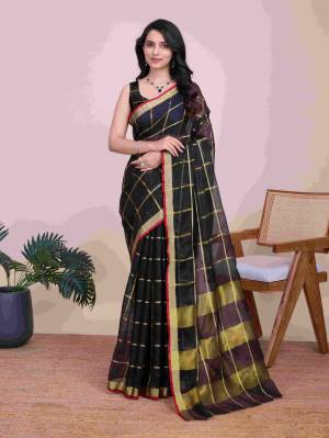 Look Pretty Wearing This Lovely Designer  Saree