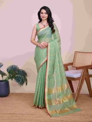 Look Pretty Wearing This Lovely Designer  Saree