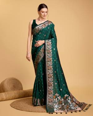 Look Pretty Wearing This Lovely Designer  Saree