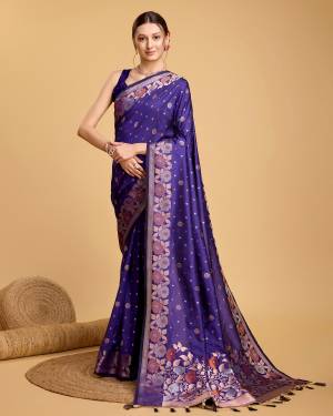 Look Pretty Wearing This Lovely Designer  Saree