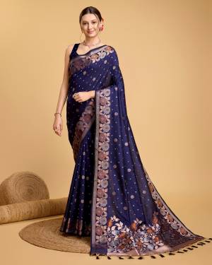 Look Pretty Wearing This Lovely Designer  Saree