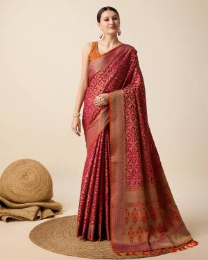 Look Pretty Wearing This Lovely Designer  Saree