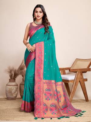 Look Pretty Wearing This Lovely Designer  Saree