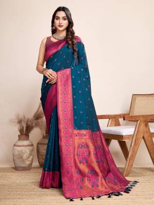 Look Pretty Wearing This Lovely Designer  Saree