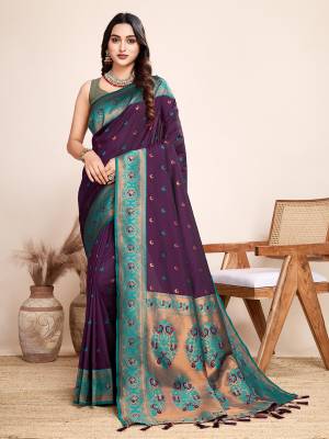 Look Pretty Wearing This Lovely Designer  Saree