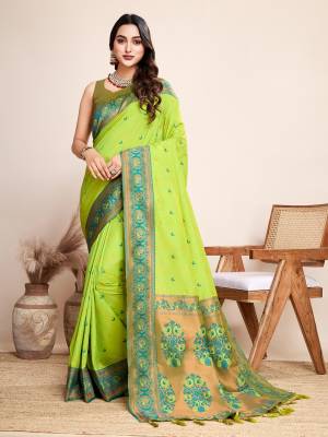 Look Pretty Wearing This Lovely Designer  Saree