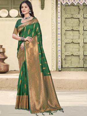 Look Pretty Wearing This Lovely Designer  Saree