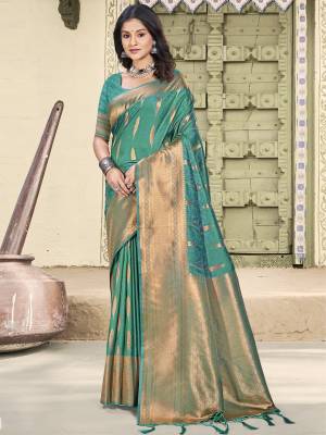 Look Pretty Wearing This Lovely Designer  Saree