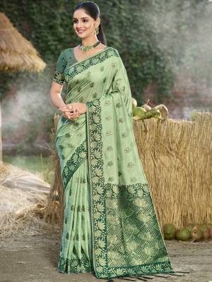 Look Pretty Wearing This Lovely Designer  Saree