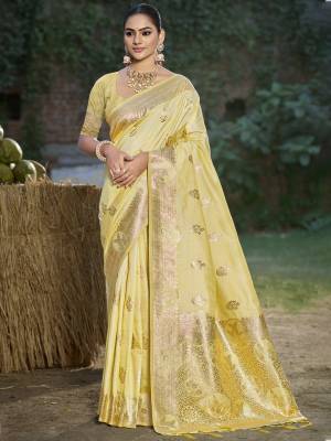 Look Pretty Wearing This Lovely Designer  Saree