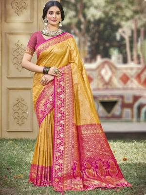 Look Pretty Wearing This Lovely Designer  Saree