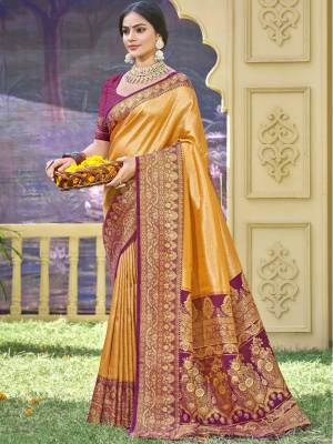 Look Pretty Wearing This Lovely Designer  Saree